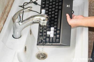 雷柏机械键盘新品:多组灯效可水洗(体验)